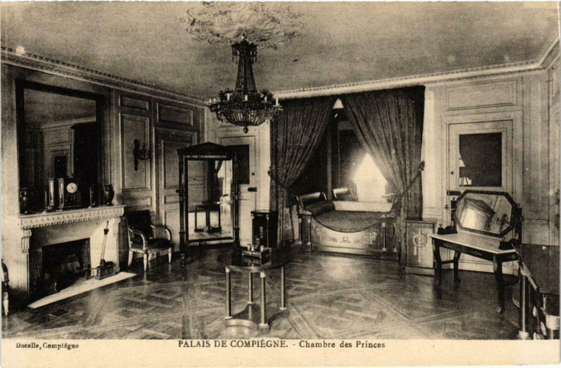 Carte postale ancienne Compiegne- Le Palais, Chambre des Princes France à Compiègne