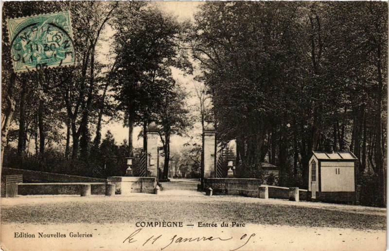 Carte postale ancienne Compiegne- Entree du Parc France à Compiègne