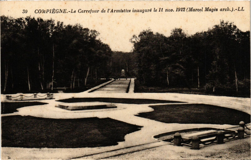 Carte postale ancienne Compiegne- Le Carrefour de l'Armistice France à Compiègne