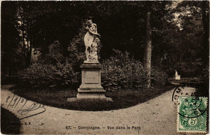 Carte postale ancienne Compiegne- vue dans le Parc France à Compiègne
