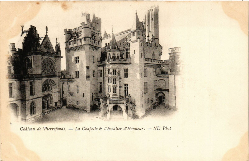 Carte postale ancienne Compiegne- La Chapelle et Escalier d'honneur France à Compiègne