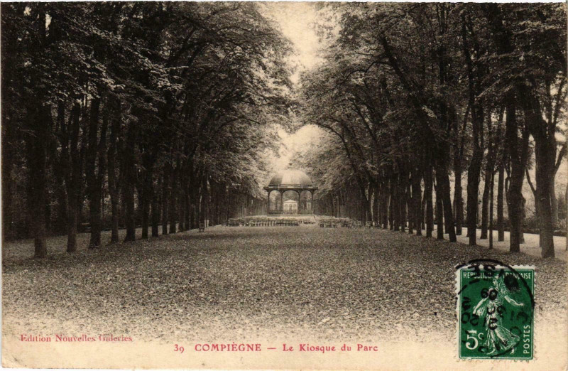 Carte postale ancienne Compiegne- Le Kiosque du Parc France à Compiègne