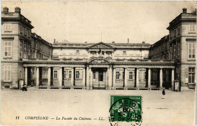 Carte postale ancienne Compiegne- Facade du Chateau France à Compiègne