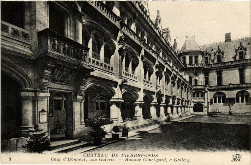 Carte postale ancienne Compiegne- Chateau, Cour d'honneur, une Galerie France à Compiègne
