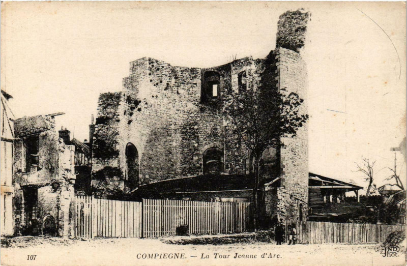 Carte postale ancienne Compiegne- La Tour Jeanne d'Arc France à Compiègne
