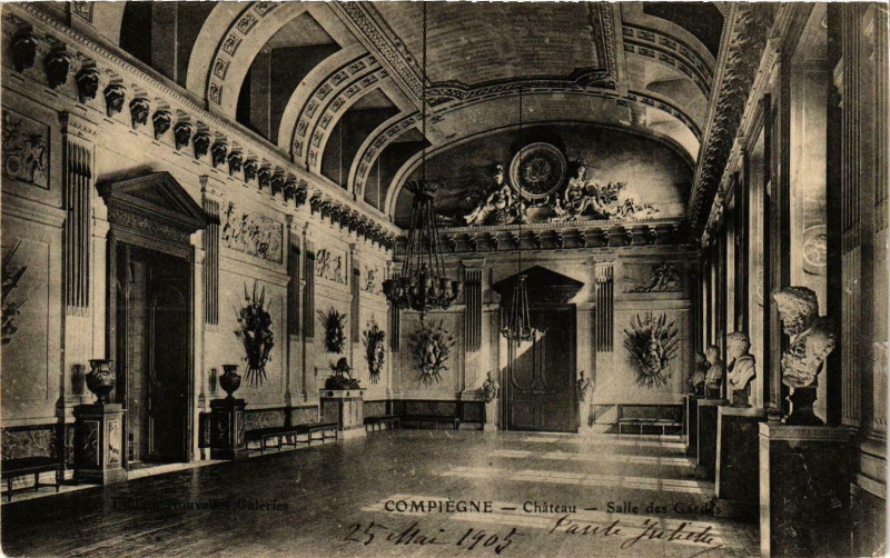 Carte postale ancienne Compiegne- Chateau, Salle des Gardes France à Compiègne