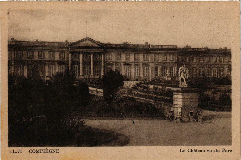 Carte postale ancienne Compiegne- Le Chateau vu du Parc France à Compiègne