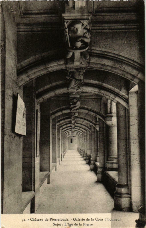 Carte postale ancienne Compiegne- Chateau, Galerie de la Cour d'honneur France à Compiègne