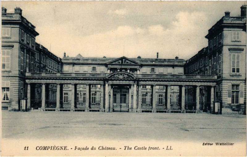 Carte postale ancienne Compiegne- Facade du Chateau France à Compiègne