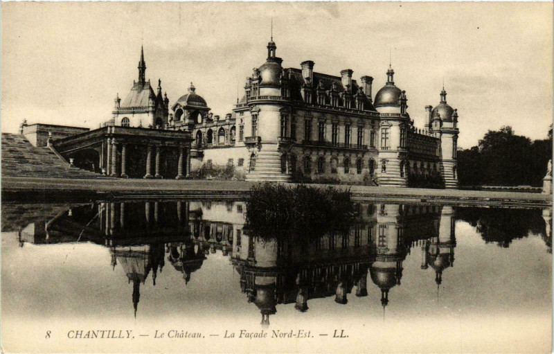 Carte postale ancienne Chantilly- Le Chateau France à Chantilly