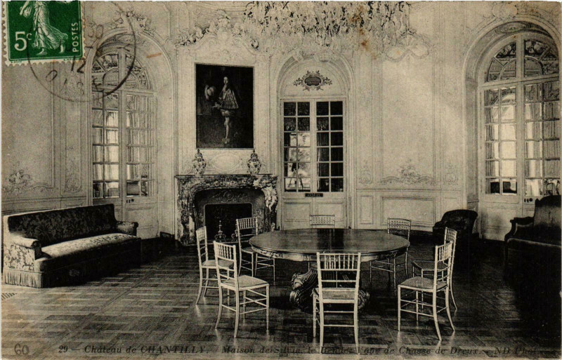 Carte postale ancienne Chantilly- Chateau, Maison France à Chantilly