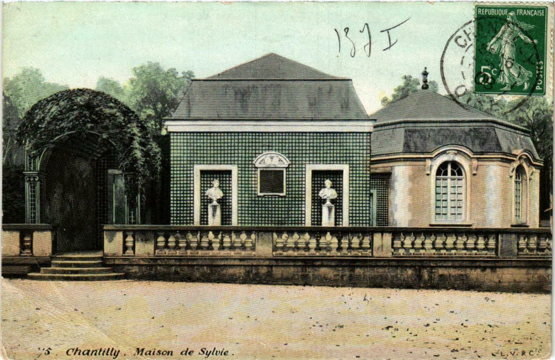 Carte postale ancienne Chantilly- Maison de Sylvie France à Chantilly
