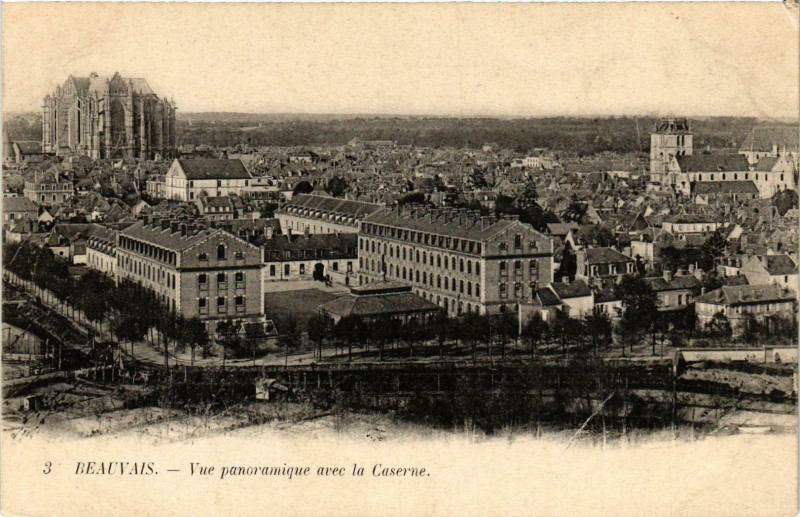Carte postale ancienne Beauvais- vue panoramique avec la Caserne France à Beauvais