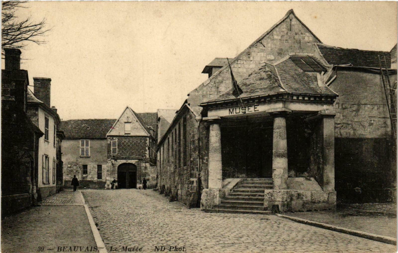 Carte postale ancienne Beauvais- Le Musee France à Beauvais