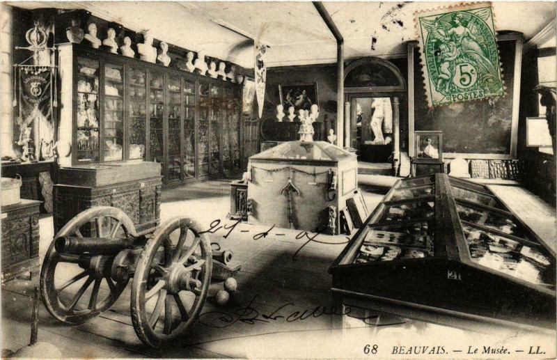 Carte postale ancienne Beauvais- Le Musee France à Beauvais