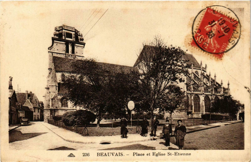 Carte postale ancienne Beauvais- Place et EgliseSaint-Etienne France à Beauvais