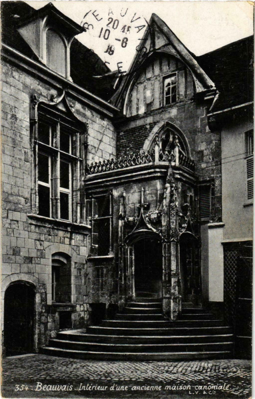 Carte postale ancienne Beauvais- Interieur d'une ancienne maison canoniale France à Beauvais