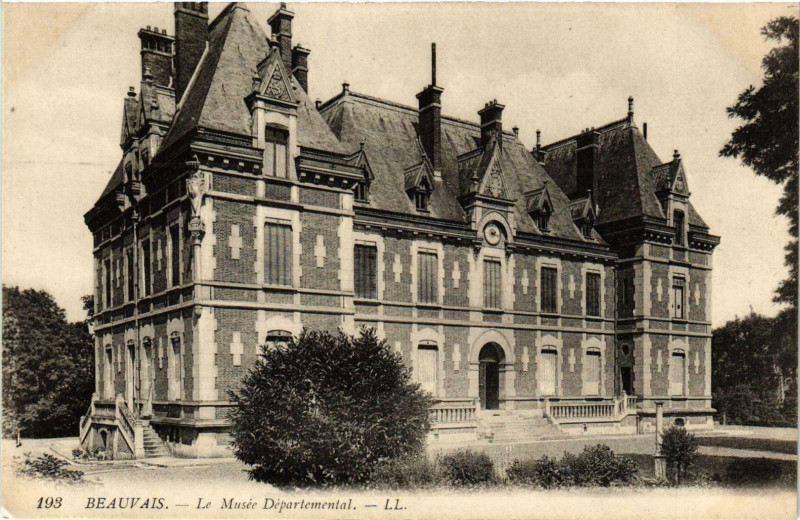 Carte postale ancienne Beauvais- Le Musee Departemental France à Beauvais