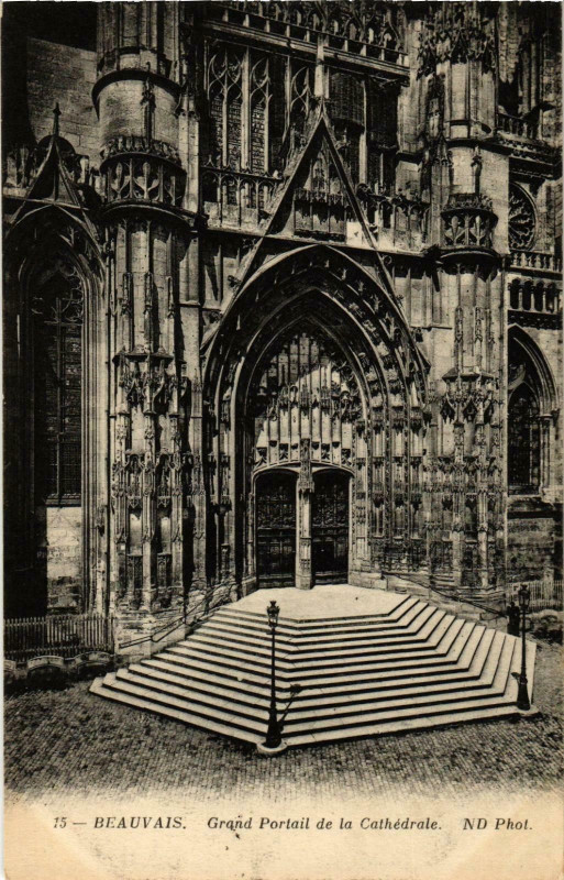 Carte postale ancienne Beauvais- Grand Portail de la Cathedrale France à Beauvais
