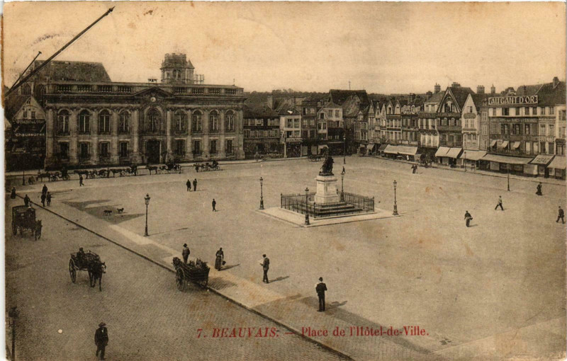 Carte postale ancienne Beauvais- Place de l'Hotel de Ville France à Beauvais