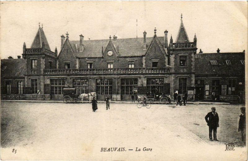 Carte postale ancienne Beauvais- La Gare France à Beauvais