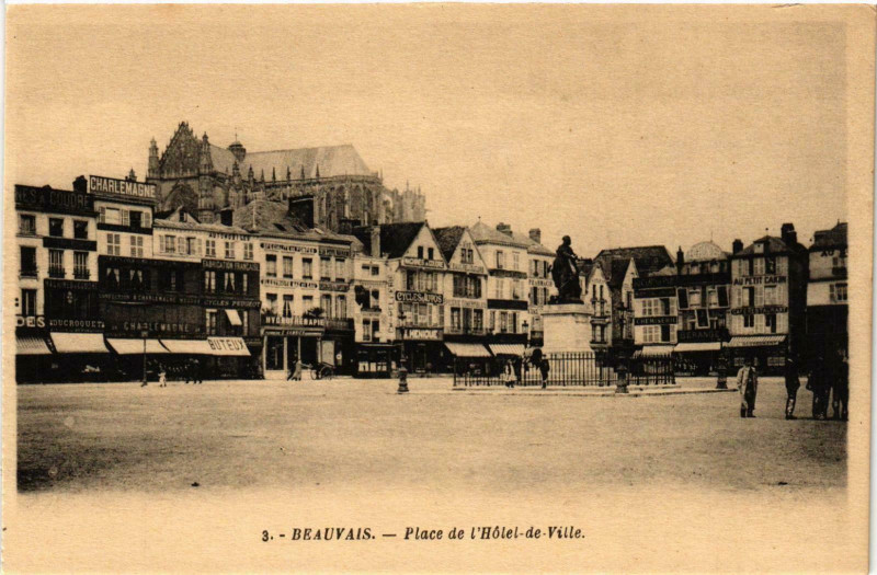 Carte postale ancienne Beauvais- Place de l'Hotel de Ville France à Beauvais