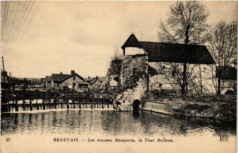 Carte postale ancienne Beauvais- Les anciens Remparts, la Tour Boileau France à Beauvais