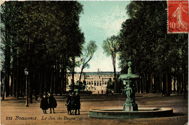 Carte postale ancienne Beauvais- Le Jeu de Paume France à Beauvais