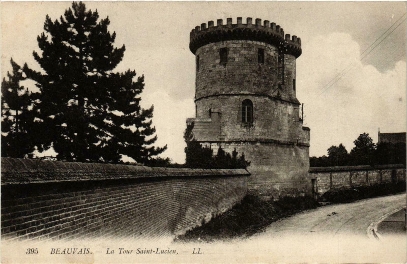 Carte postale ancienne Beauvais- La Tour Saint Lucien France à Beauvais