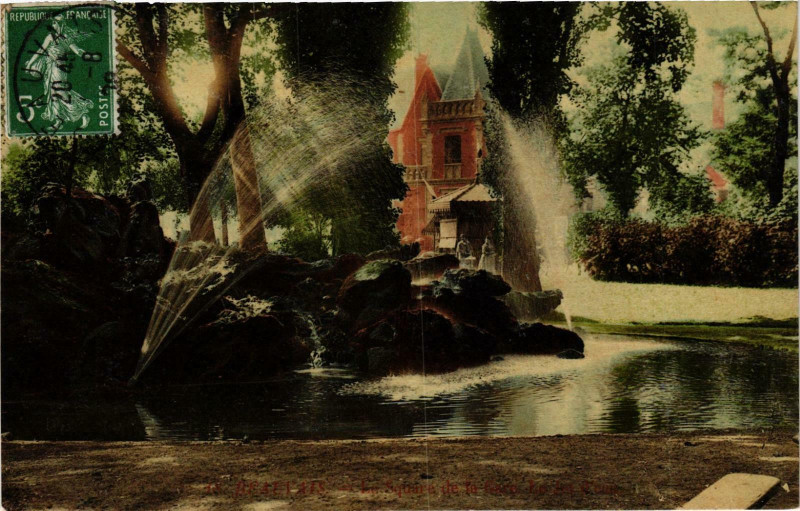 Carte postale ancienne Beauvais- Le Square de la Gare France à Beauvais