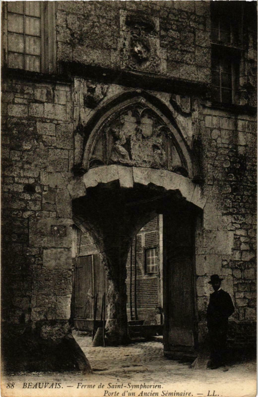 Carte postale ancienne Beauvais- Ferme de Saint Symphorien,Porte Ancien Seminaire France à Beauvais