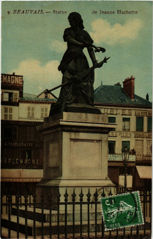 Carte postale ancienne Beauvais- Statue de Jeanne Hachette France à Beauvais