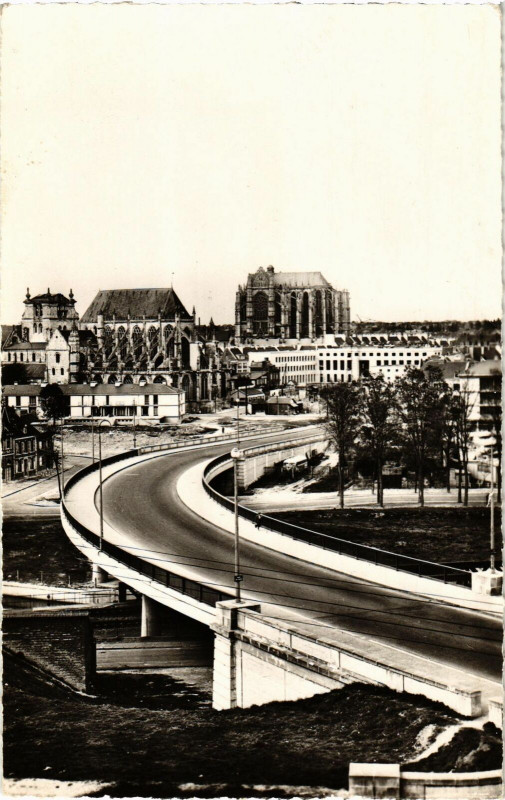 Carte postale ancienne Beauvais- Le Pont Route et la Ville France à Beauvais
