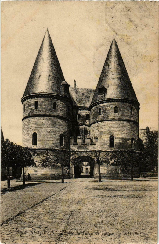 Carte postale ancienne Beauvais- Porte du Palais de Justice France à Beauvais