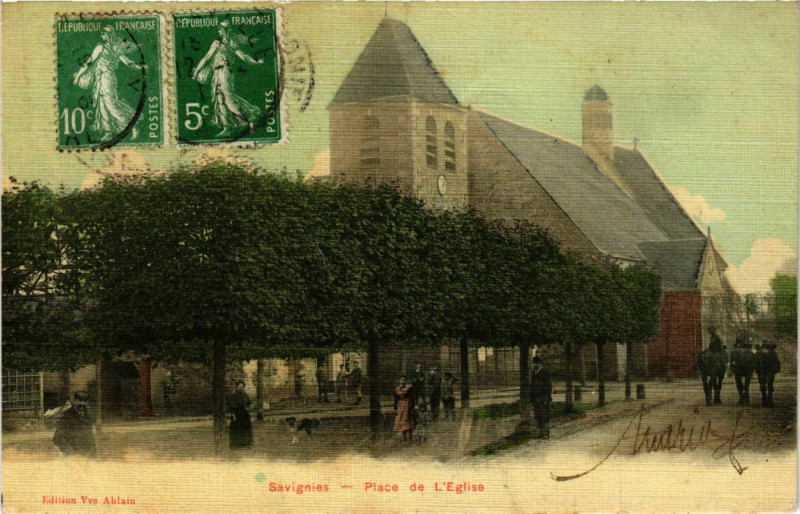 Carte postale ancienne Savignies Place de l'Eglise à Savignies