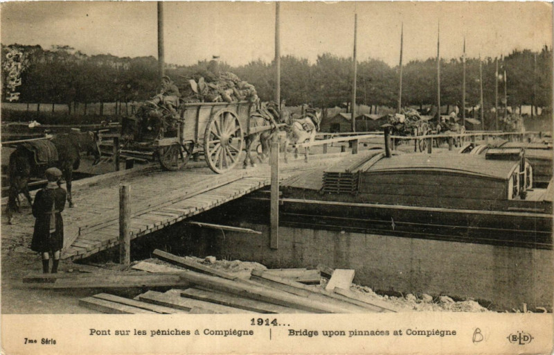 Carte postale ancienne Pont sur les peniches a Compiegne à Compiègne