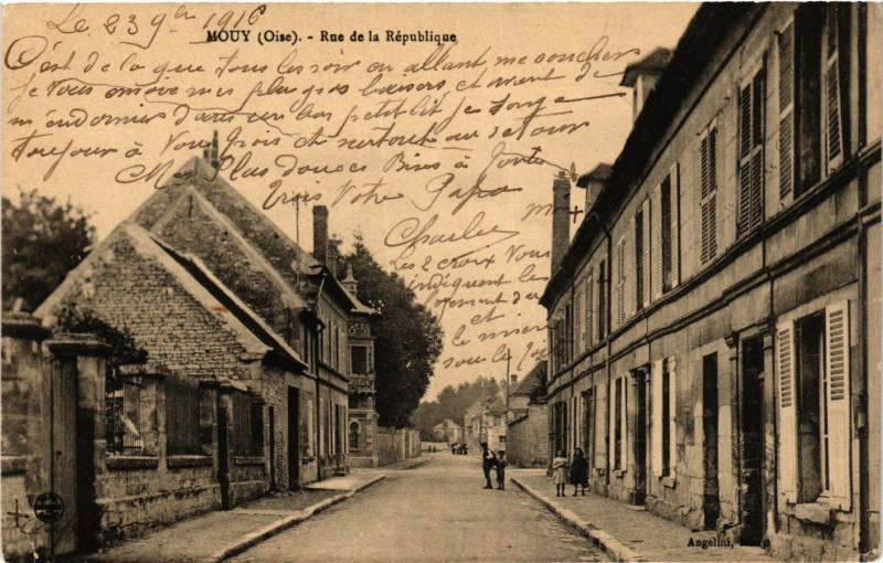 Carte postale ancienne Mouy-Rue de la Republique à Mouy