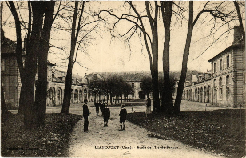 Carte postale ancienne Liancourt-Ecole de l'Ile de France à Liancourt
