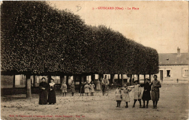 Carte postale ancienne Guiscard Oise-La Place à Guiscard