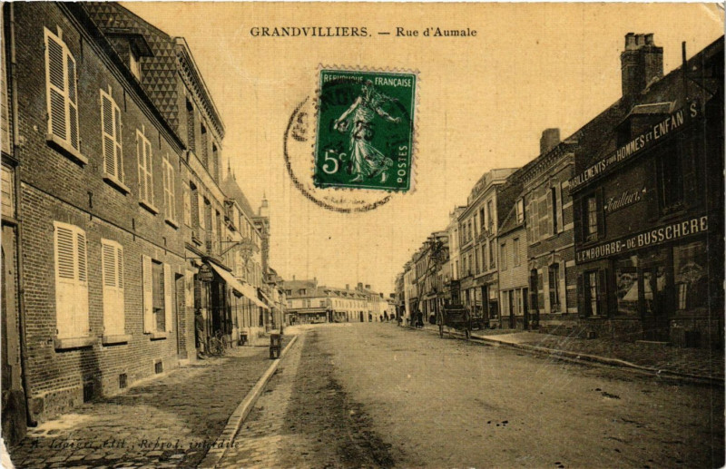 Carte postale ancienne Grandvilliers-Rue d'Aumale à Grandvilliers
