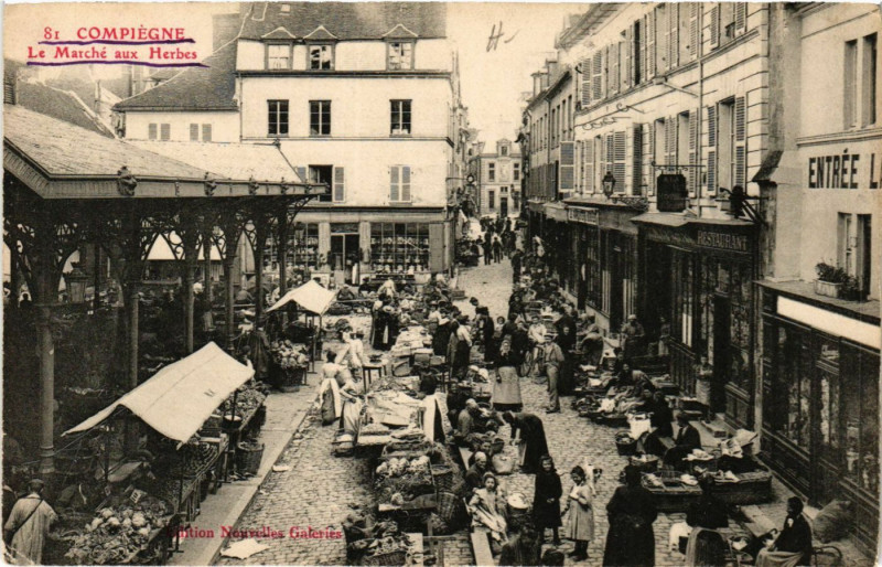 Carte postale ancienne Compiegne-Le Marche aux Herbes à Compiègne