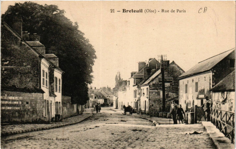 Carte postale ancienne Breteuil-Rue de Paris à Breteuil