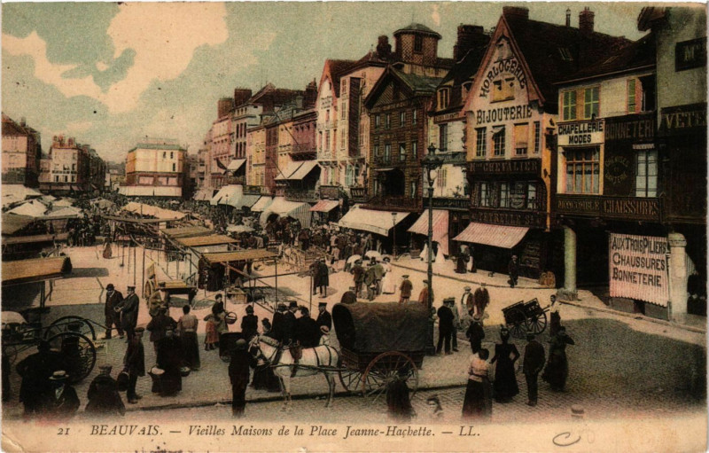 Carte postale ancienne Beauvais-Vieilles Maisons de la Place Jeanne-Hachette à Beauvais