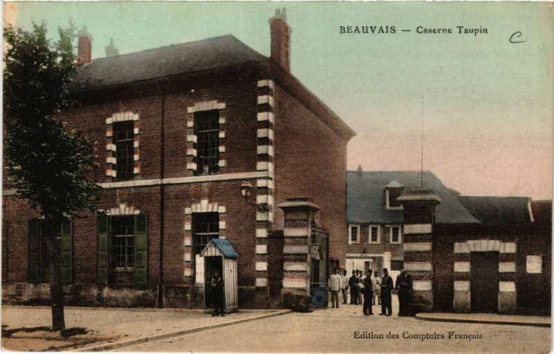 Carte postale ancienne Beauvais-Caserne Taupin à Beauvais