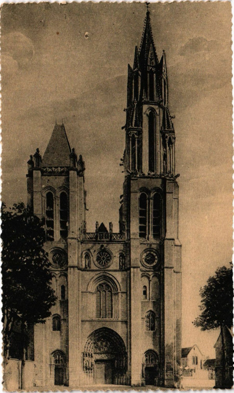 Carte postale ancienne Senlis-La Cathedrale à Senlis