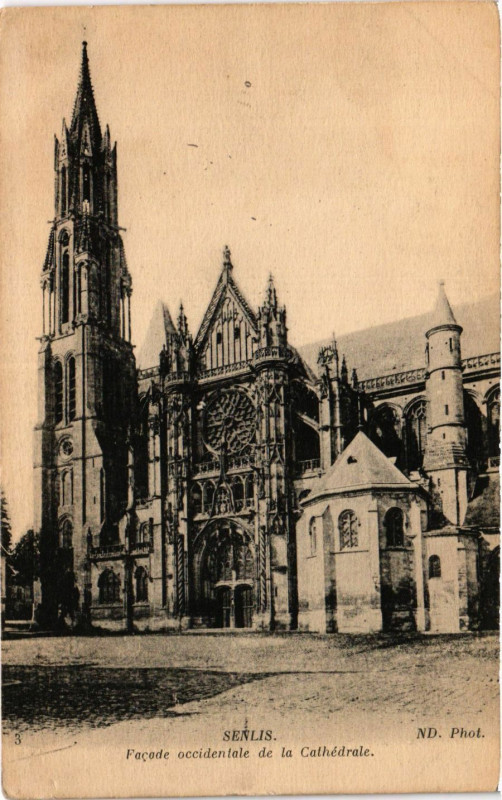 Carte postale ancienne Senlis-Facade occidentale de la Cathedrale à Senlis
