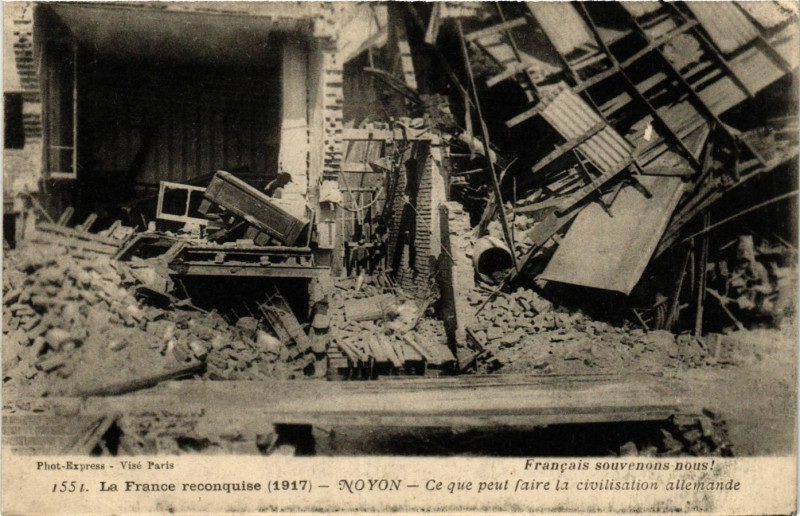 Carte postale ancienne Noyon-Ce que peut faire la civilisation allemande à Noyon
