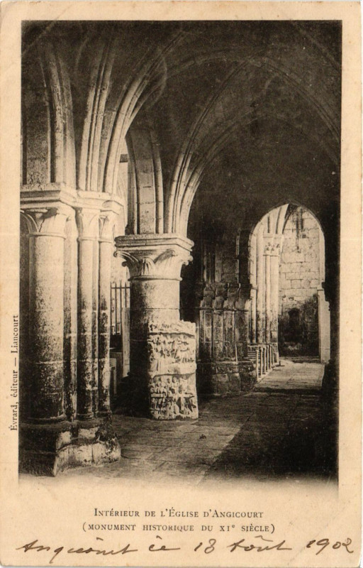Carte postale ancienne Interieur de l'Eglise d'Angicourt à Angicourt