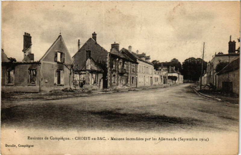 Carte postale ancienne Env. de Compiegne-Choisy-au-Bac Maisons incendiées à Choisy-au-Bac