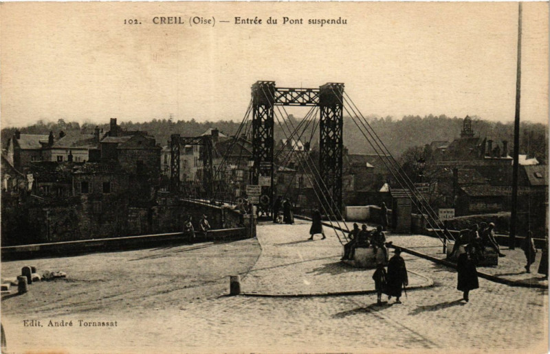 Carte postale ancienne Creil-Entrée du Pont suspendu à Creil